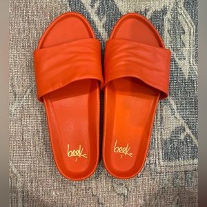 Beek Gallito slide sandals orange size 7 like new